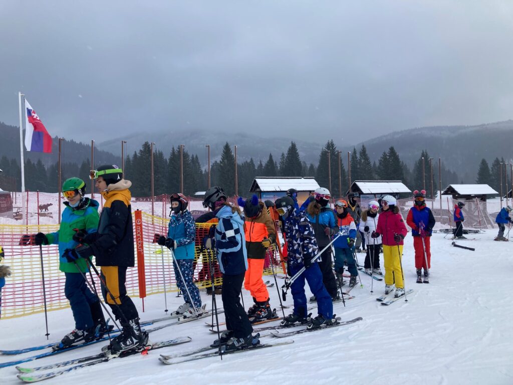 Aj vy ste túto zimu lyžovali? - ZŠ Narnia, Banská Bystrica