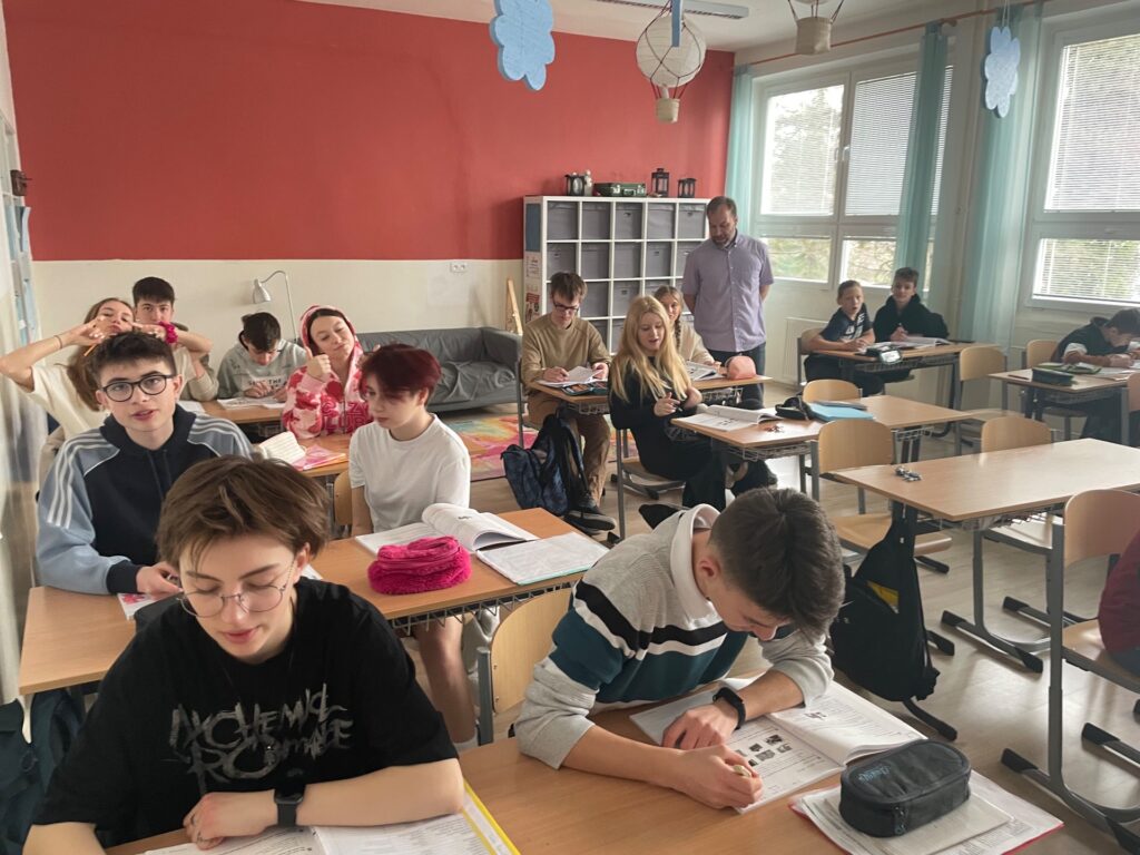 Deň učiteľov sa oslavoval v predstihu - ZŠ Narnia, Banská Bystrica