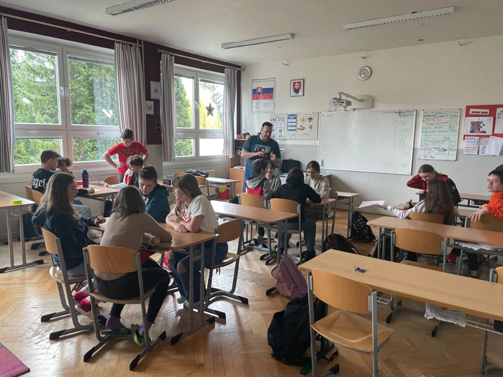 Deň učiteľov sa oslavoval v predstihu - ZŠ Narnia, Banská Bystrica