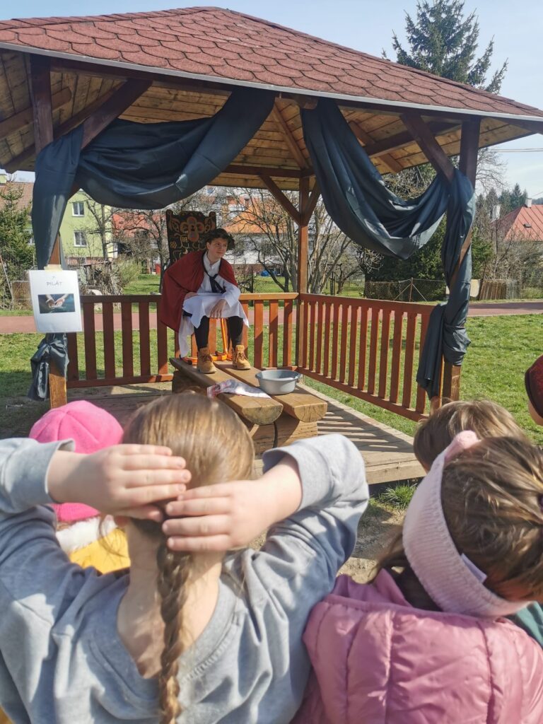 Pripomenuli sme si tajomstvo Veľkej noci - ZŠ Narnia, Banská Bystrica