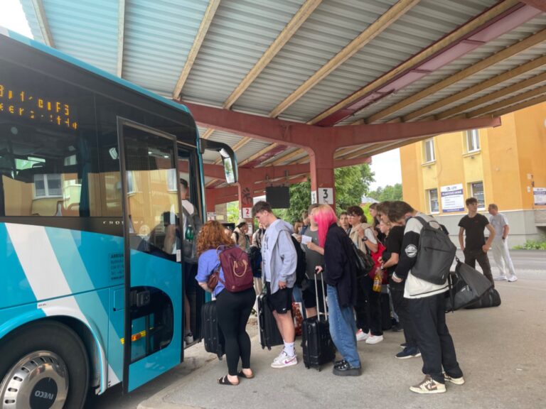 Mediálny klan sa vzdelával, hodnotil a plánoval - ZŠ Narnia, Banská Bystrica