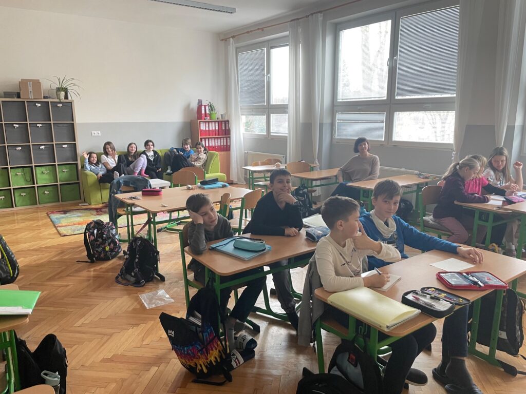 Deň učiteľov sa oslavoval v predstihu - ZŠ Narnia, Banská Bystrica