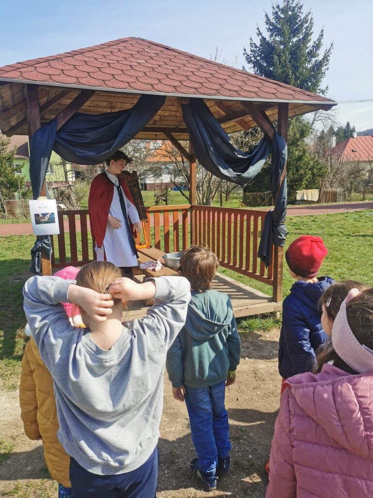Pripomenuli sme si tajomstvo Veľkej noci - ZŠ Narnia, Banská Bystrica