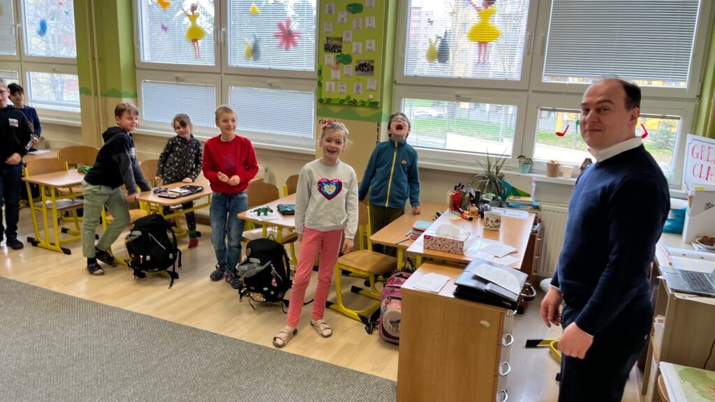 Deň učiteľov sa oslavoval v predstihu - ZŠ Narnia, Banská Bystrica