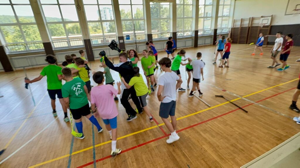 10. ročník florbalového turnaja má nového šampióna - ZŠ Narnia, Banská Bystrica