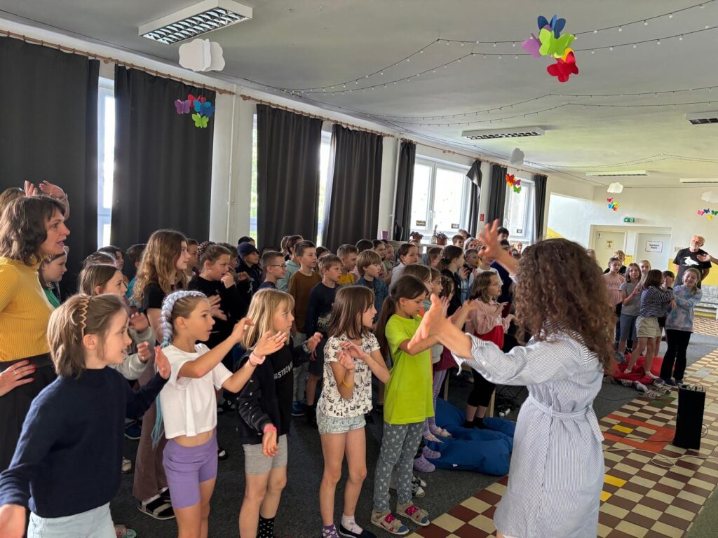 Odvážnym a pripraveným patrí svet - ZŠ Narnia, Banská Bystrica
