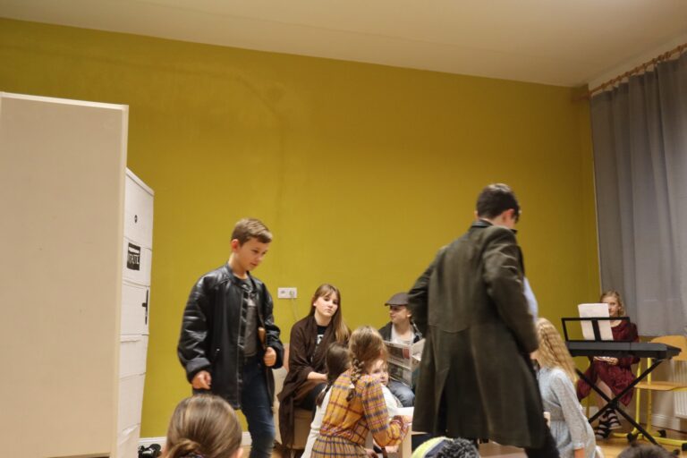 Vianočný dom 2022 - ZŠ Narnia, Banská Bystrica
