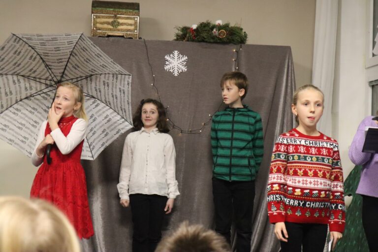 Vianočný dom 2022 - ZŠ Narnia, Banská Bystrica