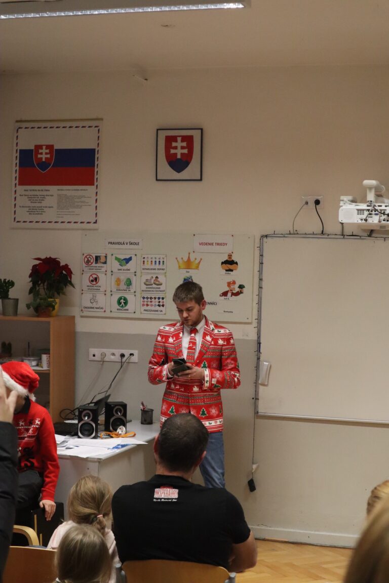 Vianočný dom 2022 - ZŠ Narnia, Banská Bystrica
