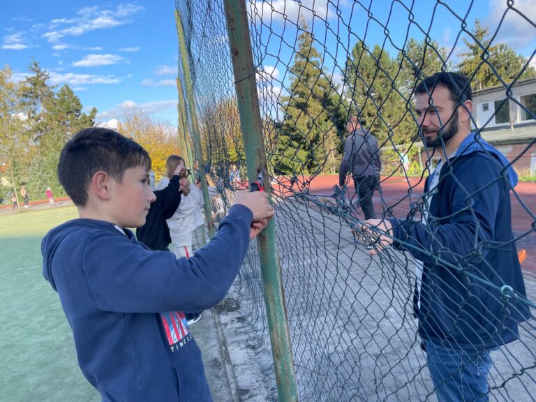 Spolu s firmou ZAaRES vymeníme plot na ihrisku - ZŠ Narnia, Banská Bystrica