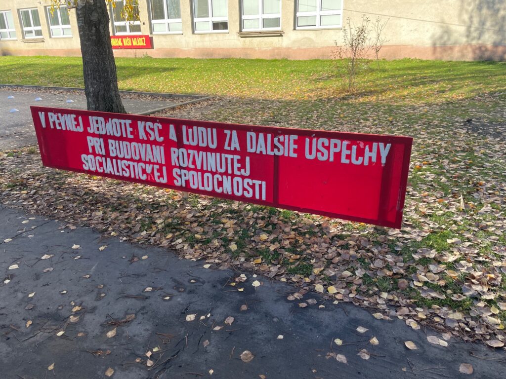 Preniesli sme sa do 17. novembra 1989 - ZŠ Narnia, Banská Bystrica