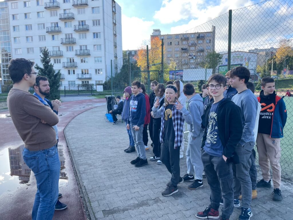Spolu s firmou ZAaRES vymeníme plot na ihrisku - ZŠ Narnia, Banská Bystrica