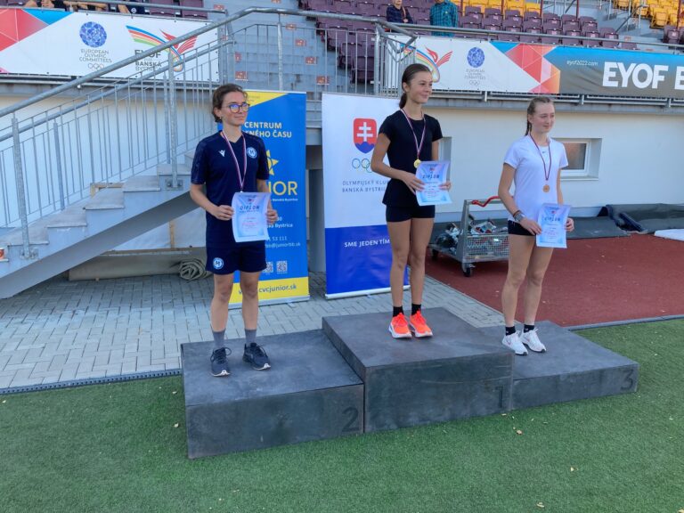 Do našej zbierky pribudli dve športové medaily - ZŠ Narnia, Banská Bystrica