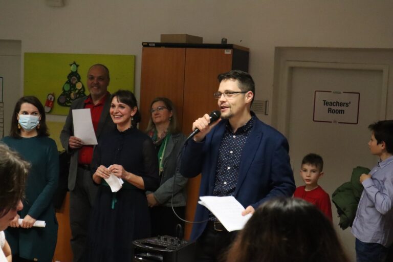 Vianočný dom 2022 - ZŠ Narnia, Banská Bystrica