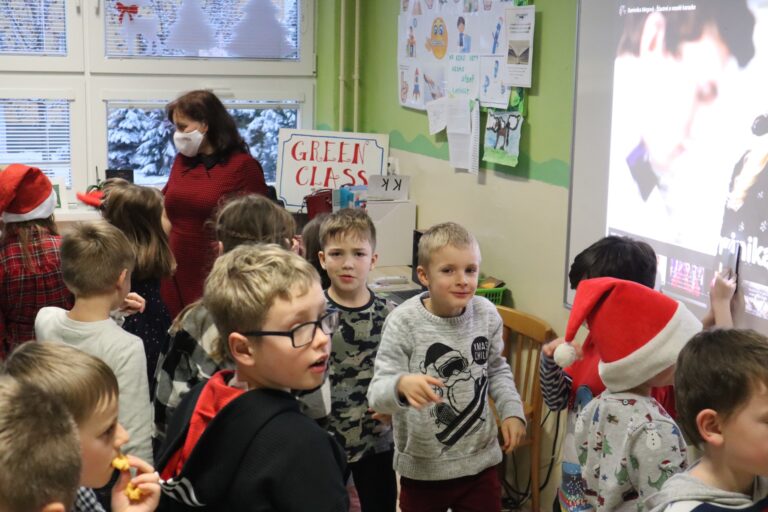 Vianočný dom 2022 - ZŠ Narnia, Banská Bystrica