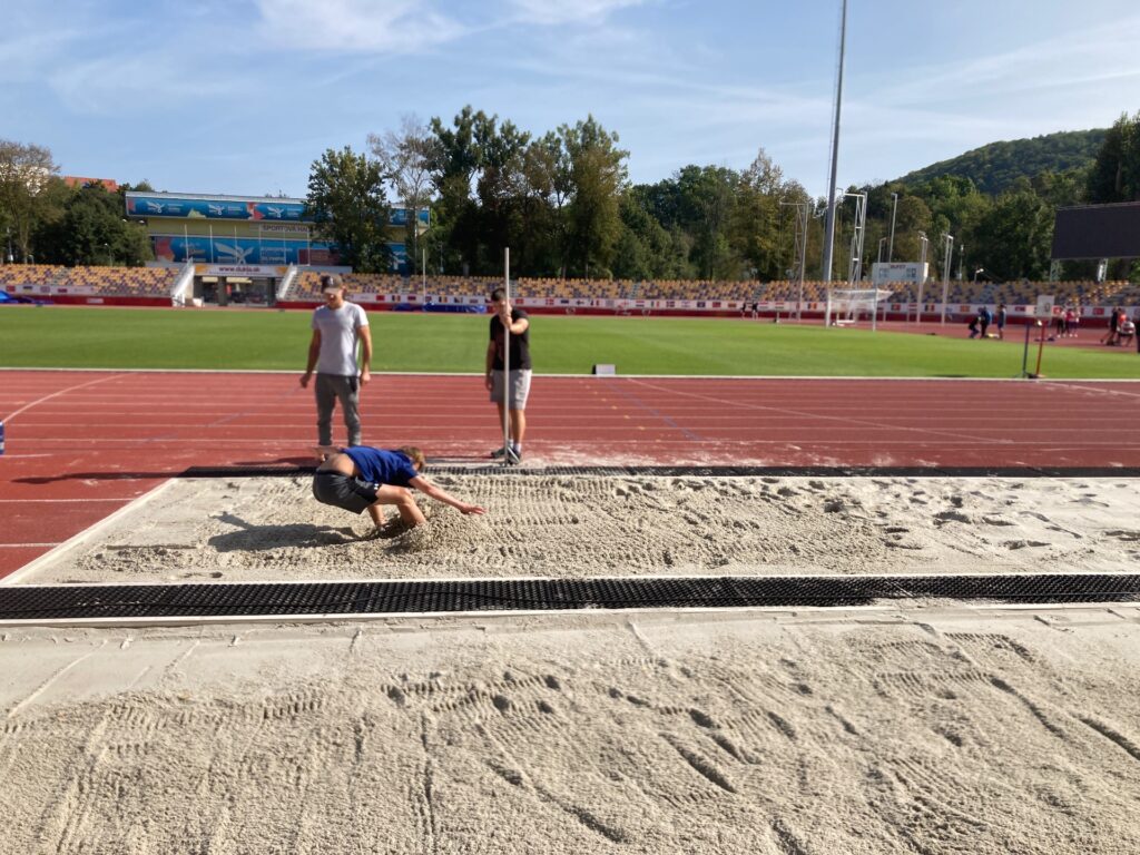 Do našej zbierky pribudli dve športové medaily - ZŠ Narnia, Banská Bystrica