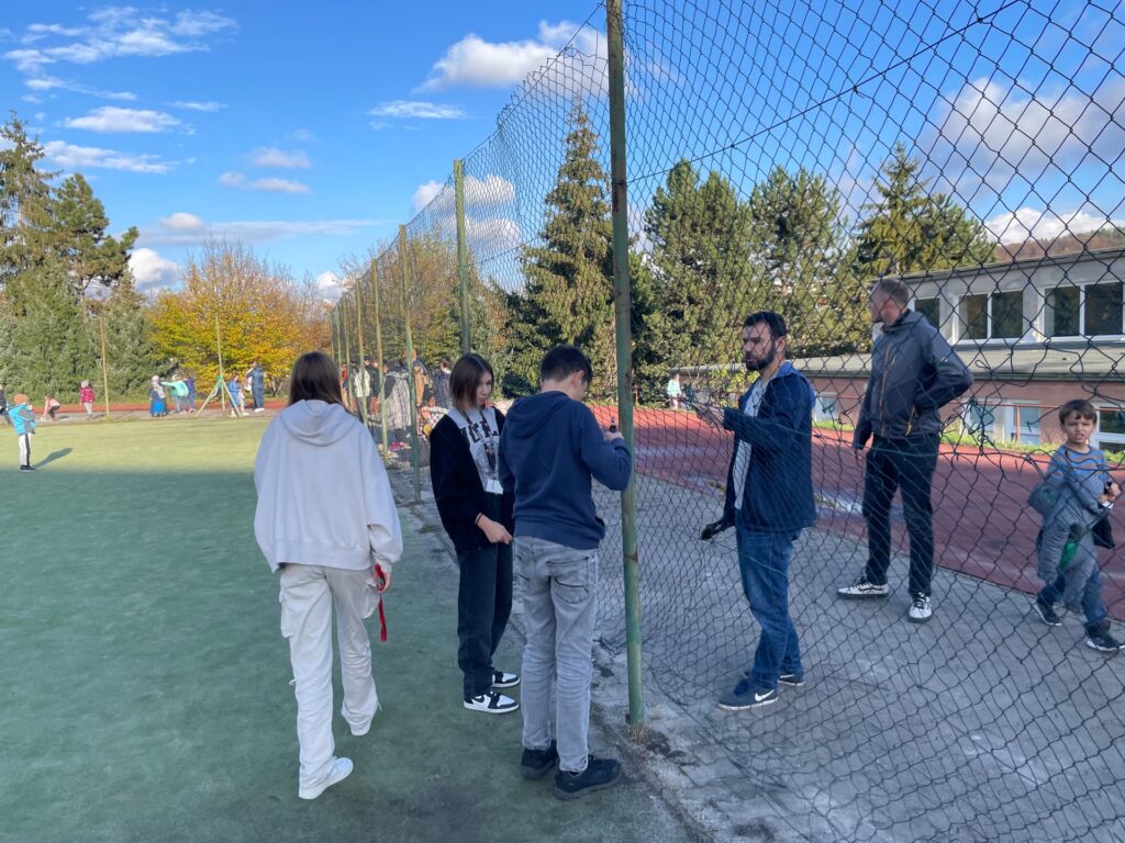 Spolu s firmou ZAaRES vymeníme plot na ihrisku - ZŠ Narnia, Banská Bystrica