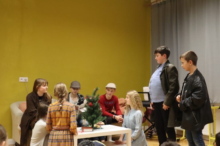 Vianočný dom 2022 - ZŠ Narnia, Banská Bystrica