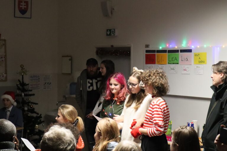 Vianočný dom 2022 - ZŠ Narnia, Banská Bystrica