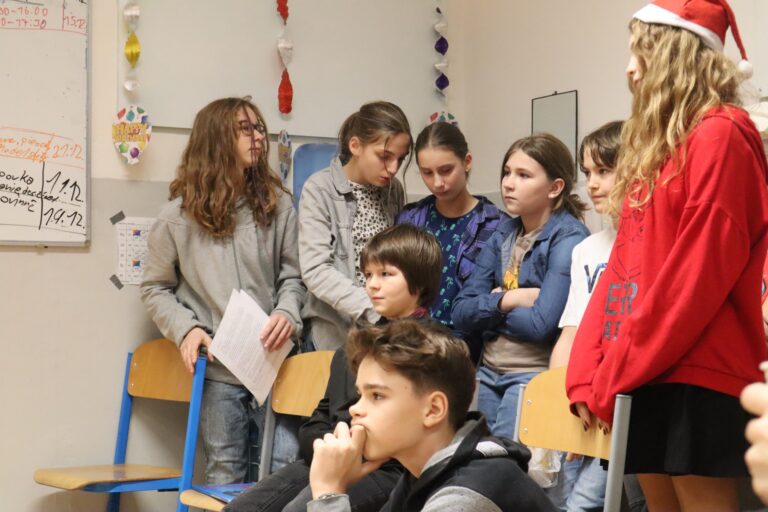 Vianočný dom 2022 - ZŠ Narnia, Banská Bystrica