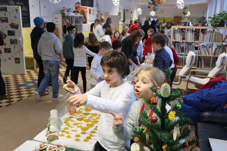 Vianočný dom 2022 - ZŠ Narnia, Banská Bystrica