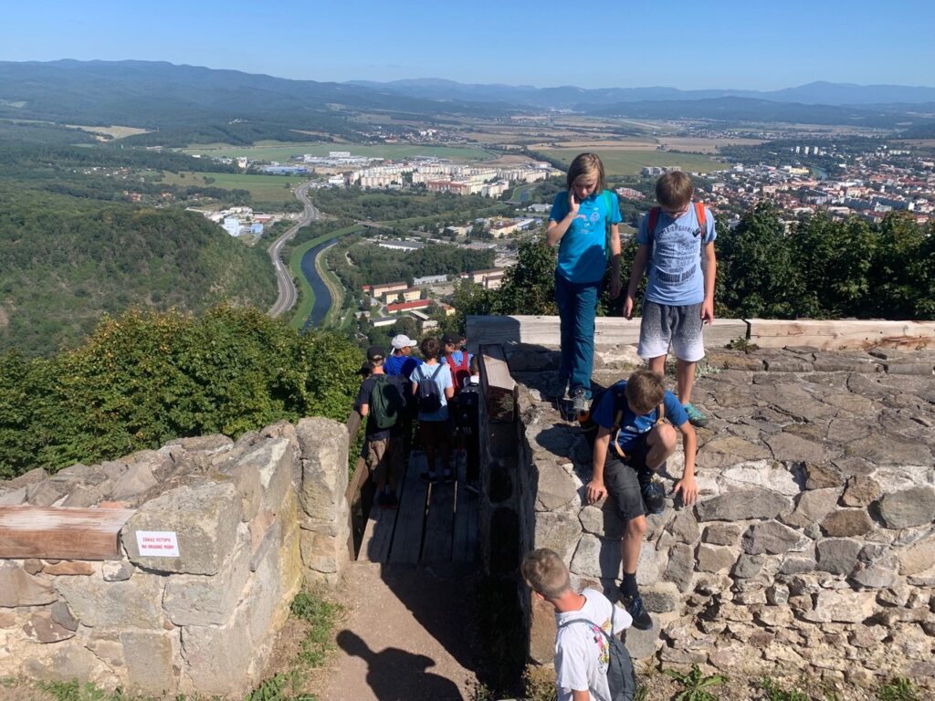 Prvý týždeň v Narnii bol nabitý programom - ZŠ Narnia, Banská Bystrica