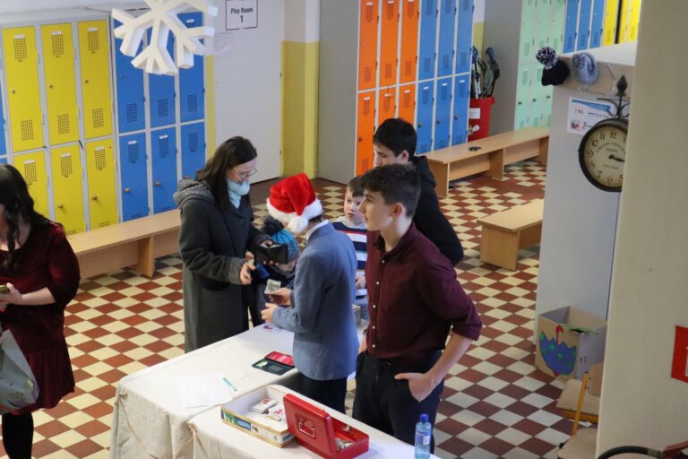 Vianočný dom 2022 - ZŠ Narnia, Banská Bystrica