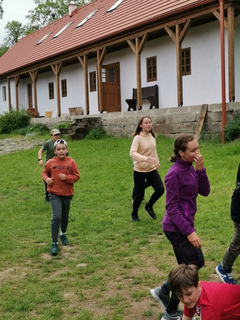 Labyrint šiestaci- ZŠ NARNIA BB