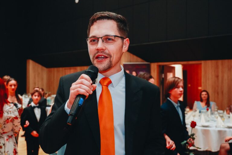 Ôsmaci urobili prvý krok do spoločenského života