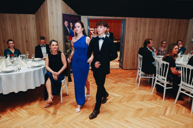 Ôsmaci urobili prvý krok do spoločenského života